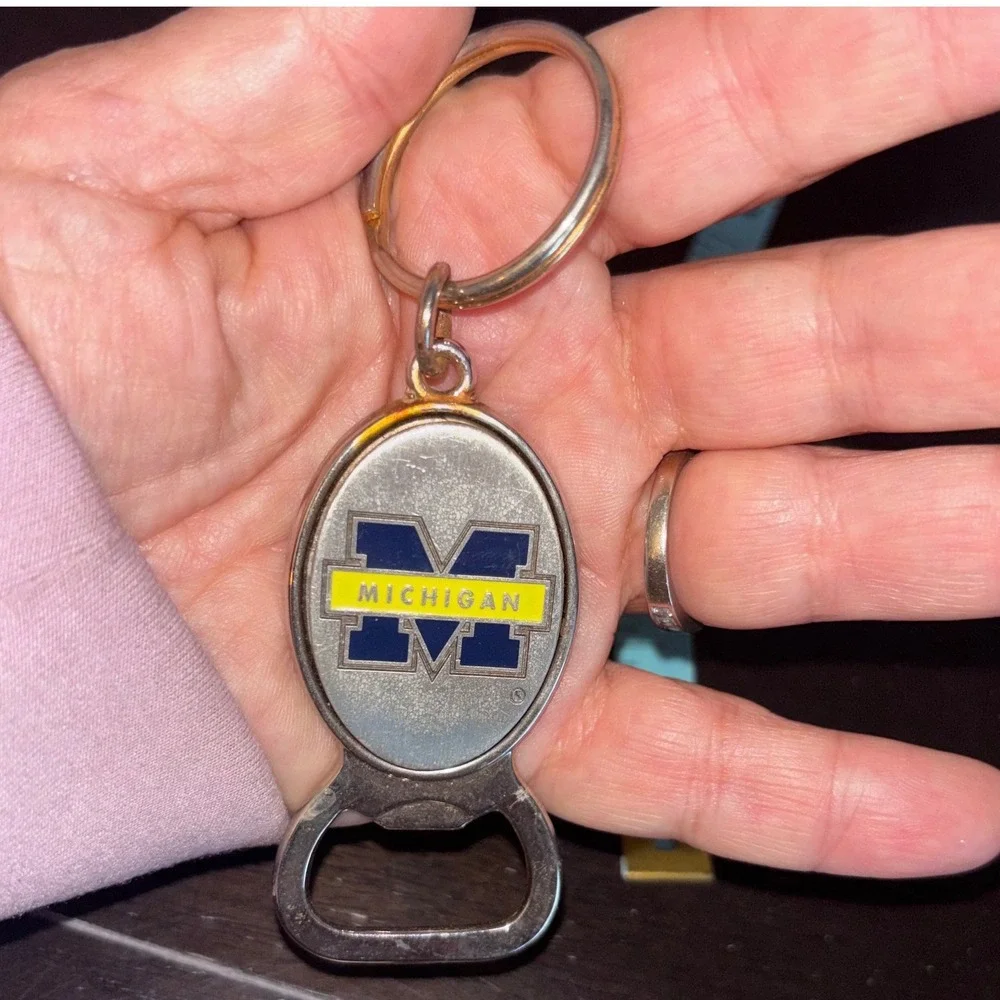Vintage | University of Michigan Wolverines | M‎ Logo | Bottle Opener Keychain